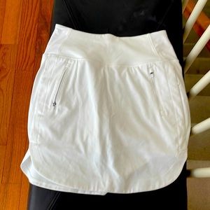 Athleta Fairway white golf skort 18”EXCELLENT condition-worn 1x SZSmall